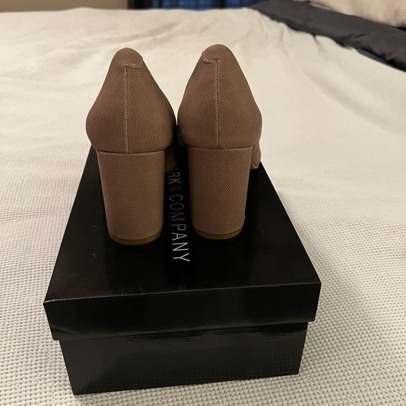 Nude Pumps - Picture 2 of 6